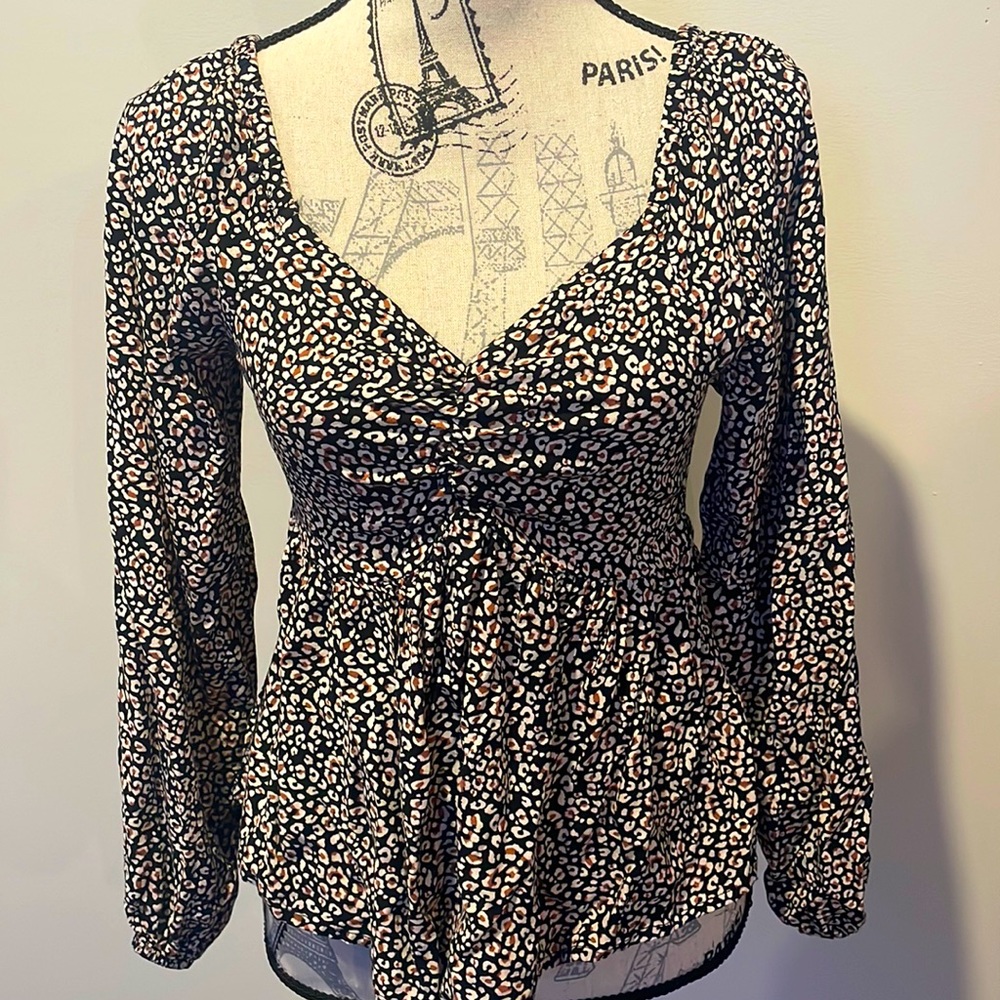Super cute long sleeve blouse